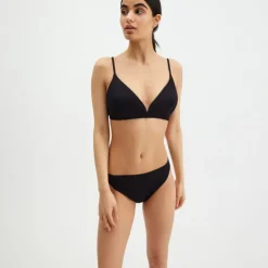 Dam Pierre Robert Bikinitrosa