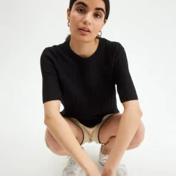 Dam Pierre Robert Finstickad T-Shirt